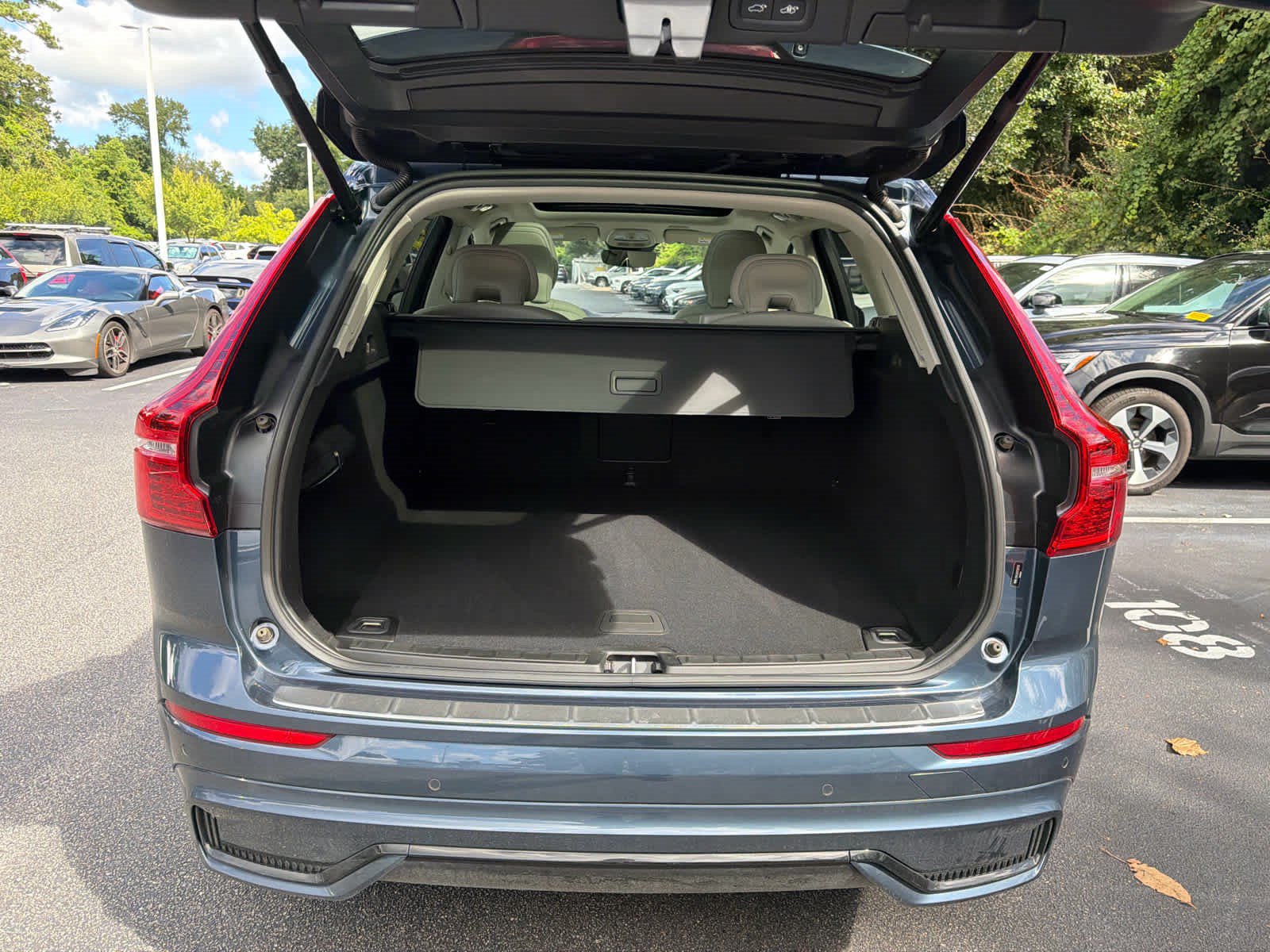 Used 2024 Volvo XC60 B5 Core w/ Protection Package Premier AWD/4WD image 22