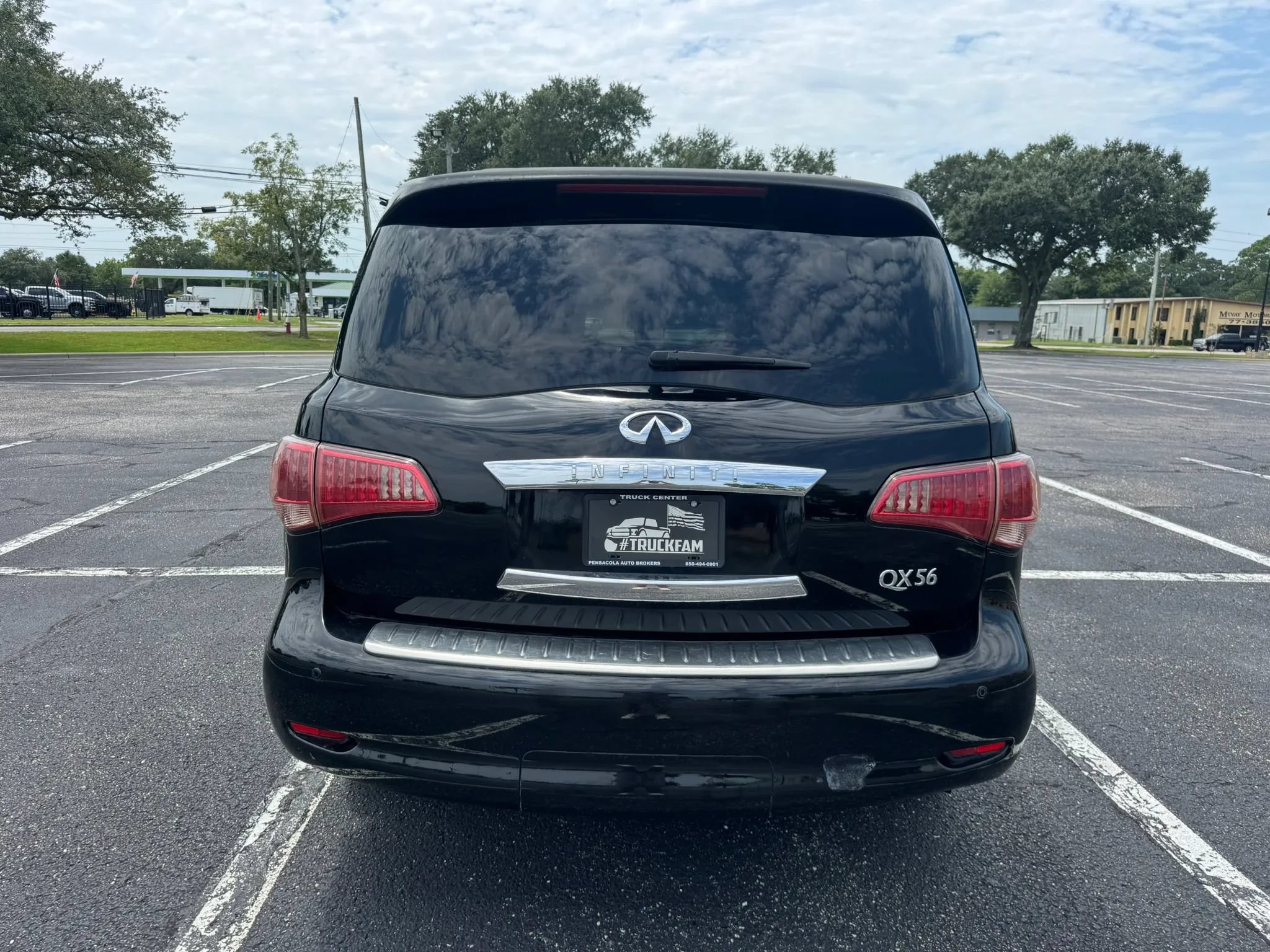 Used 2012 INFINITI QX56 4WD w/ Deluxe Touring Pkg image 6