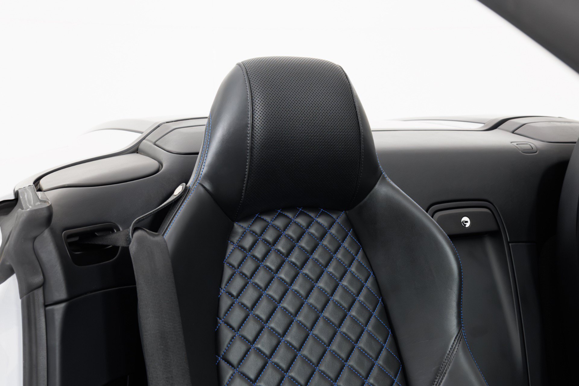 Used 2022 Audi R8 V10 w/ Premium Package RWD image 37