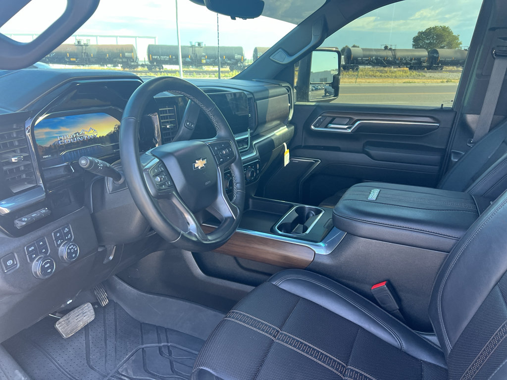 Used 2024 Chevrolet Silverado 2500 High Country w/ High Country Premium Package AWD/4WD image 9