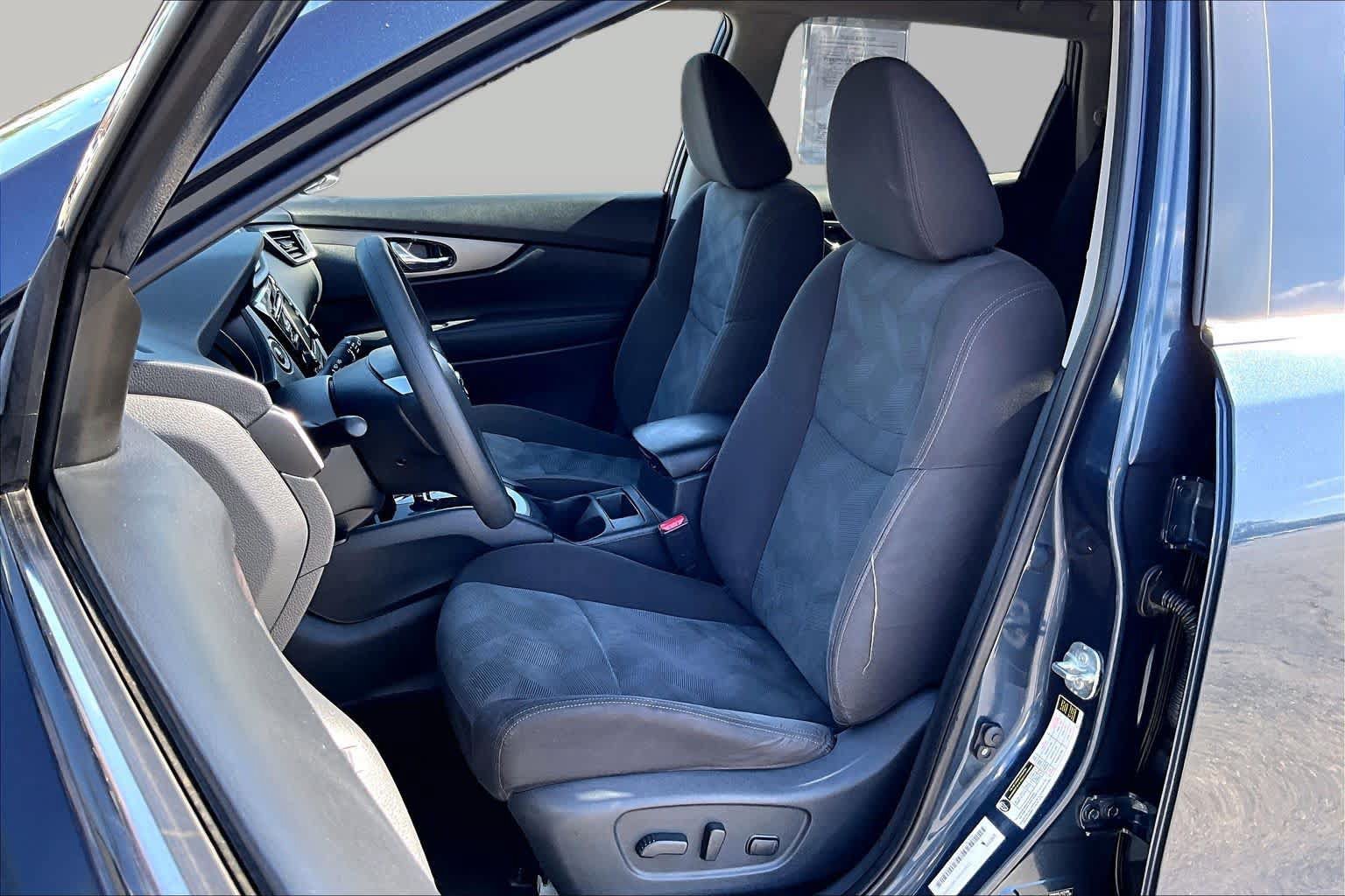 Used 2016 Nissan Rogue SV FWD image 7