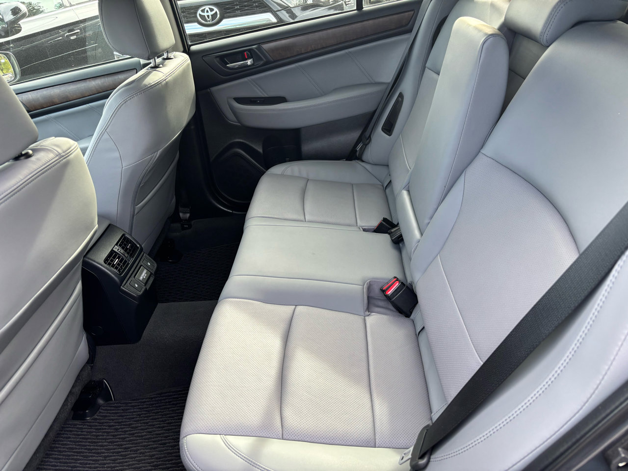 Used 2018 Subaru Outback 2.5i Limited image 9