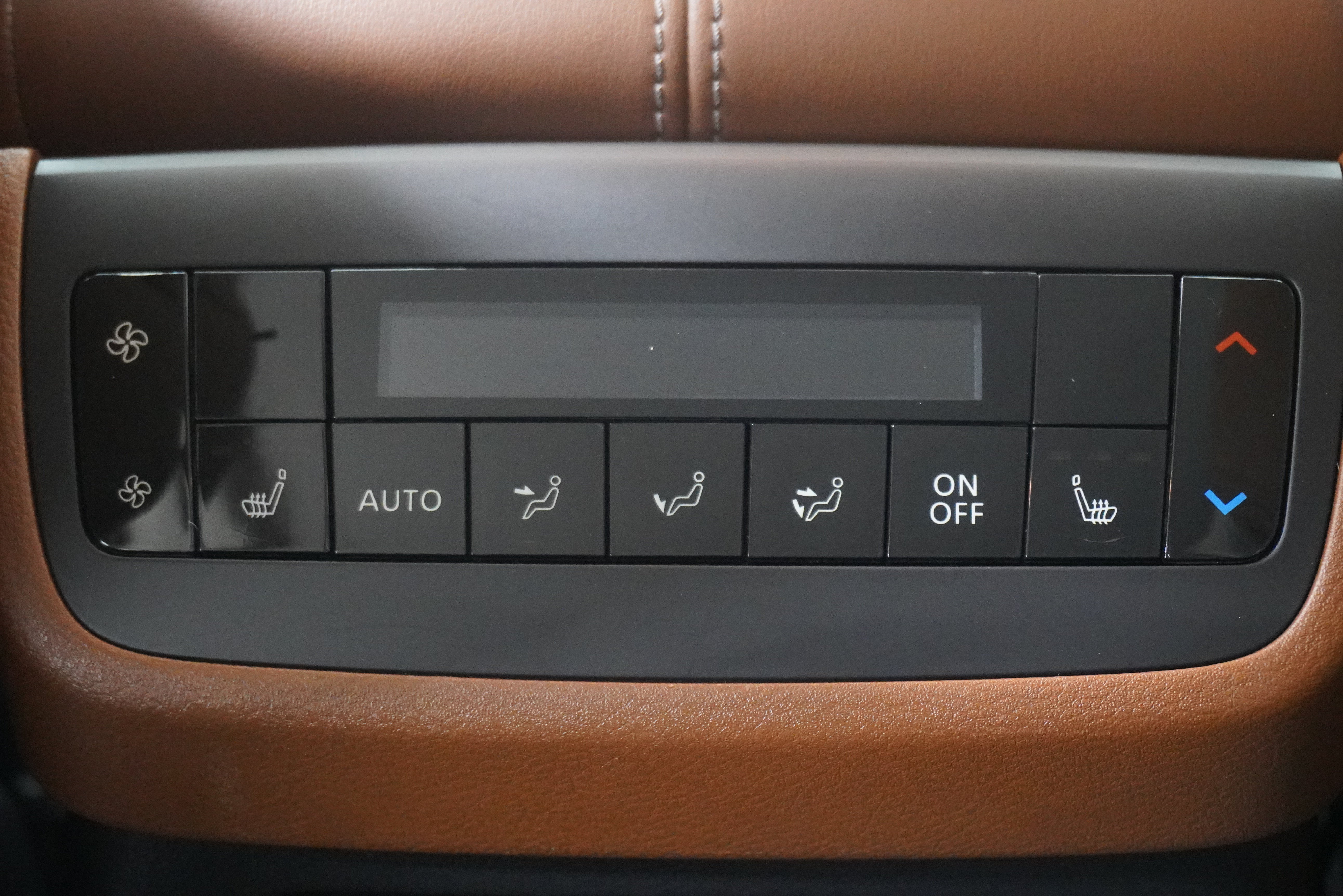Used 2023 Nissan Pathfinder Platinum w/ Lighting Package (N93) FWD image 15