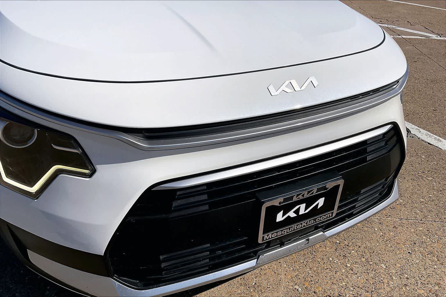 Certified 2024 Kia Niro EX FWD image 32