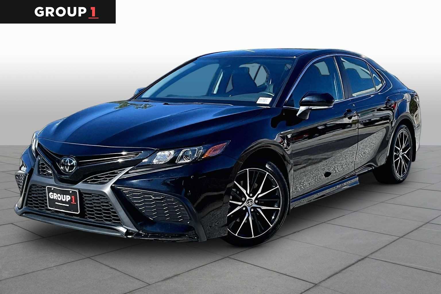 Used 2024 Toyota Camry SE w/ Cold Weather Package AWD/4WD image 1