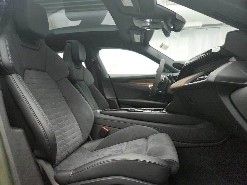 Used 2022 Audi e-tron GT Premium Plus image 30