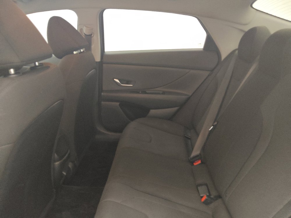 Used 2025 Hyundai Elantra SE FWD image 18