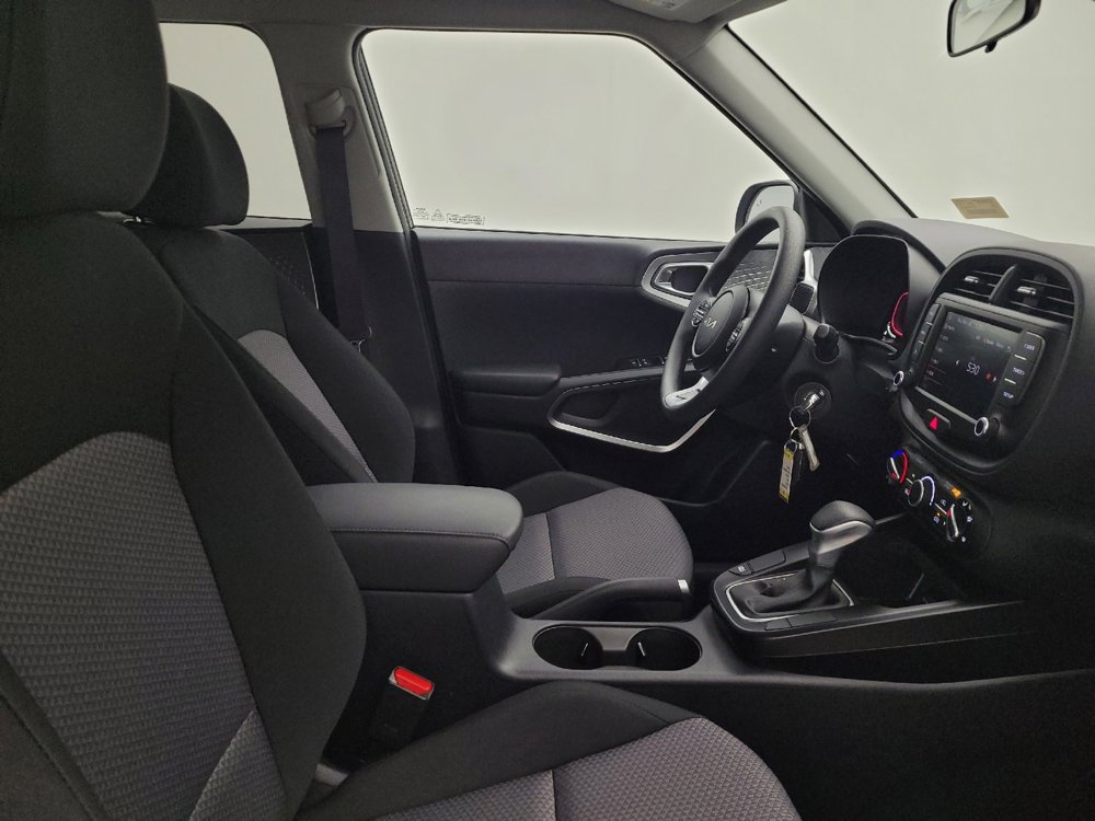 Used 2025 Kia Soul LX FWD image 21