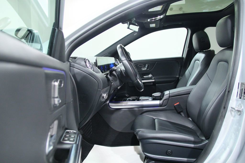 Used 2021 Mercedes-Benz GLA 250 4MATIC image 4