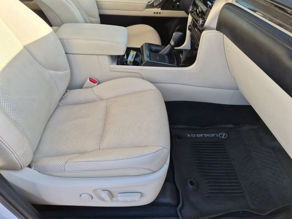Used 2023 Lexus GX 460 Luxury w/ Sport Design Package image 16