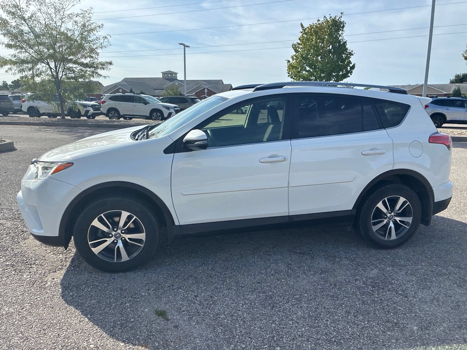 Used 2018 Toyota RAV4 XLE AWD/4WD image 19
