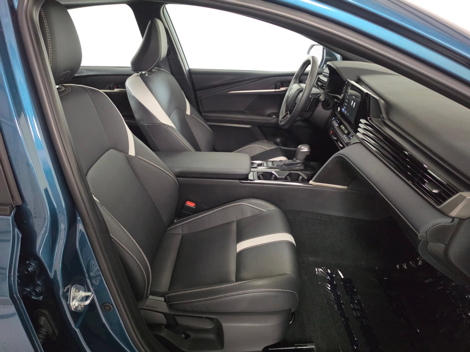 Used 2025 Toyota Camry SE w/ Convenience Package AWD/4WD image 21