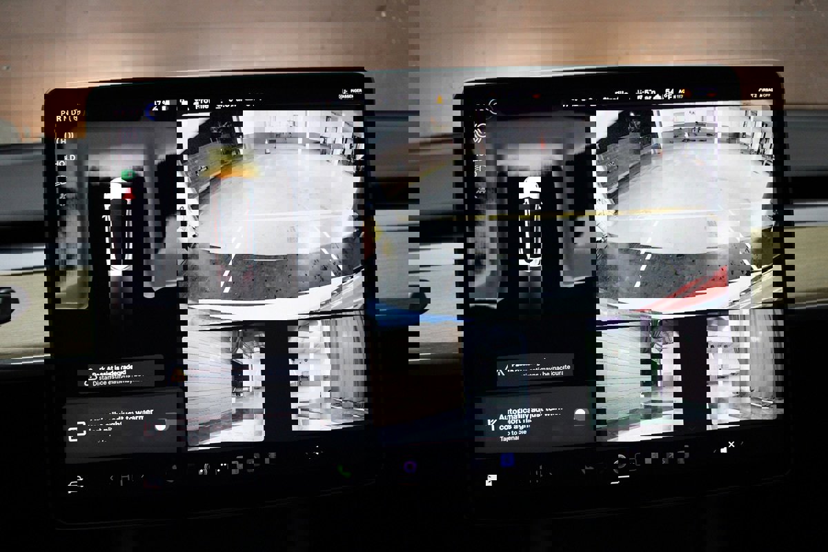 Used 2023 Tesla Model 3 Standard Range image 12