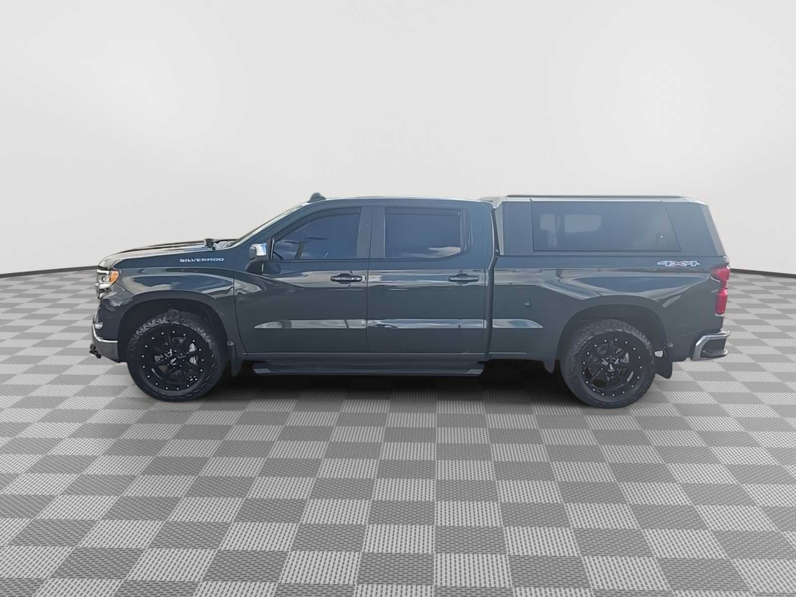 Used 2025 Chevrolet Silverado 1500 LT AWD/4WD image 5