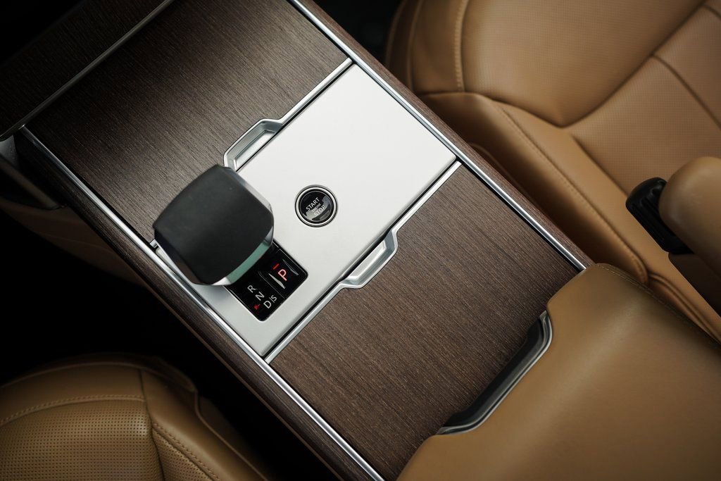 Used 2025 Land Rover Range Rover SE image 33