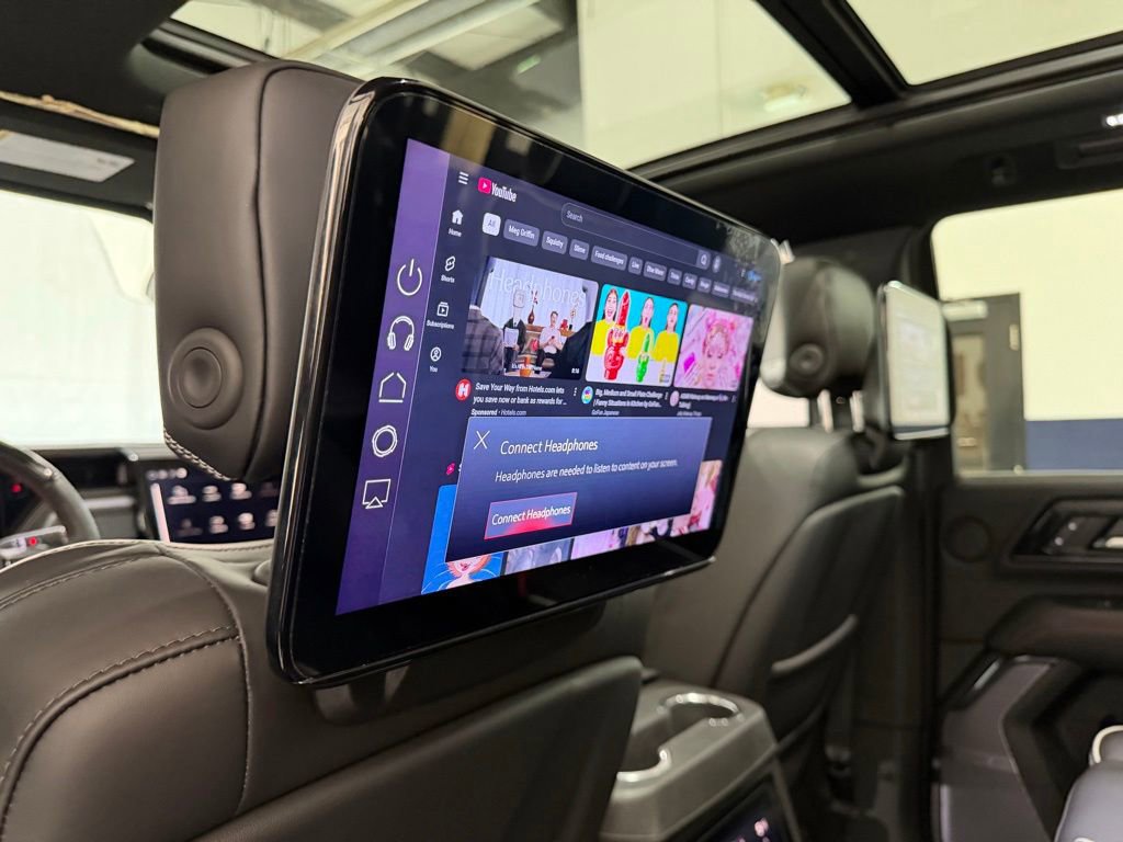 Used 2025 GMC Yukon AT4 Ultimate AWD/4WD image 4