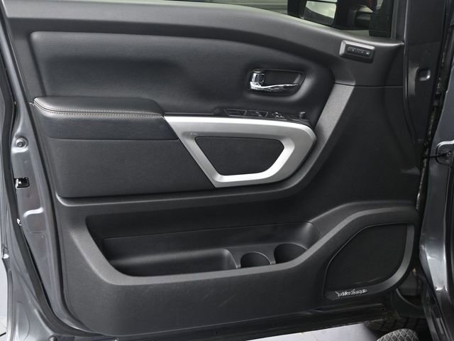 Used 2017 Nissan Titan SL w/ Chrome Package image 9