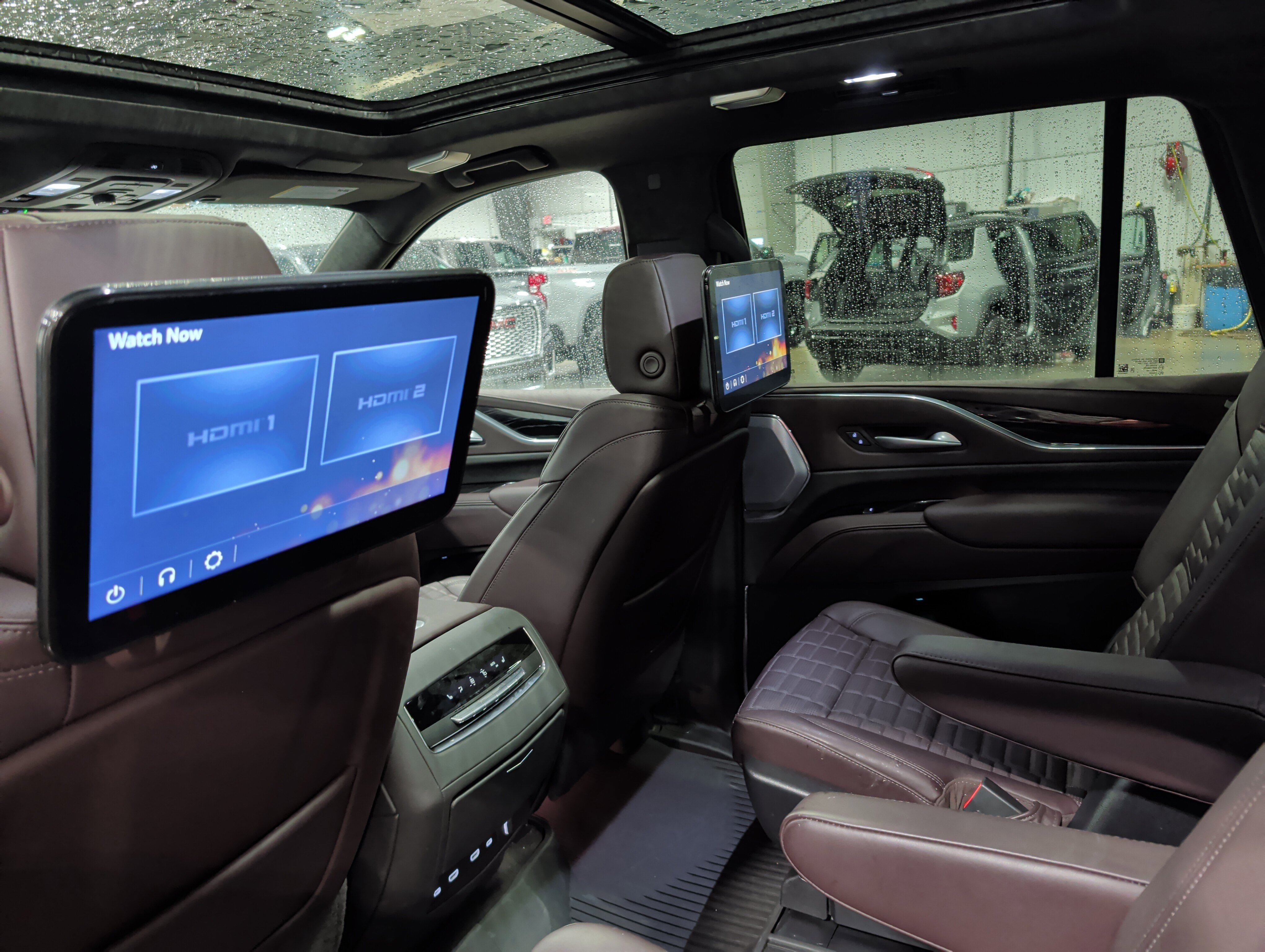 Used 2024 Cadillac Escalade V w/ LPO, ONYX Package image 9