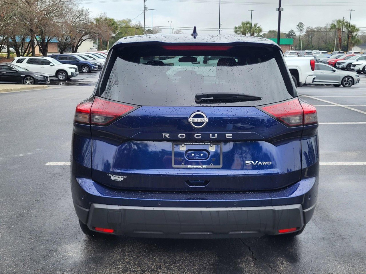 Used 2024 Nissan Rogue SV image 3