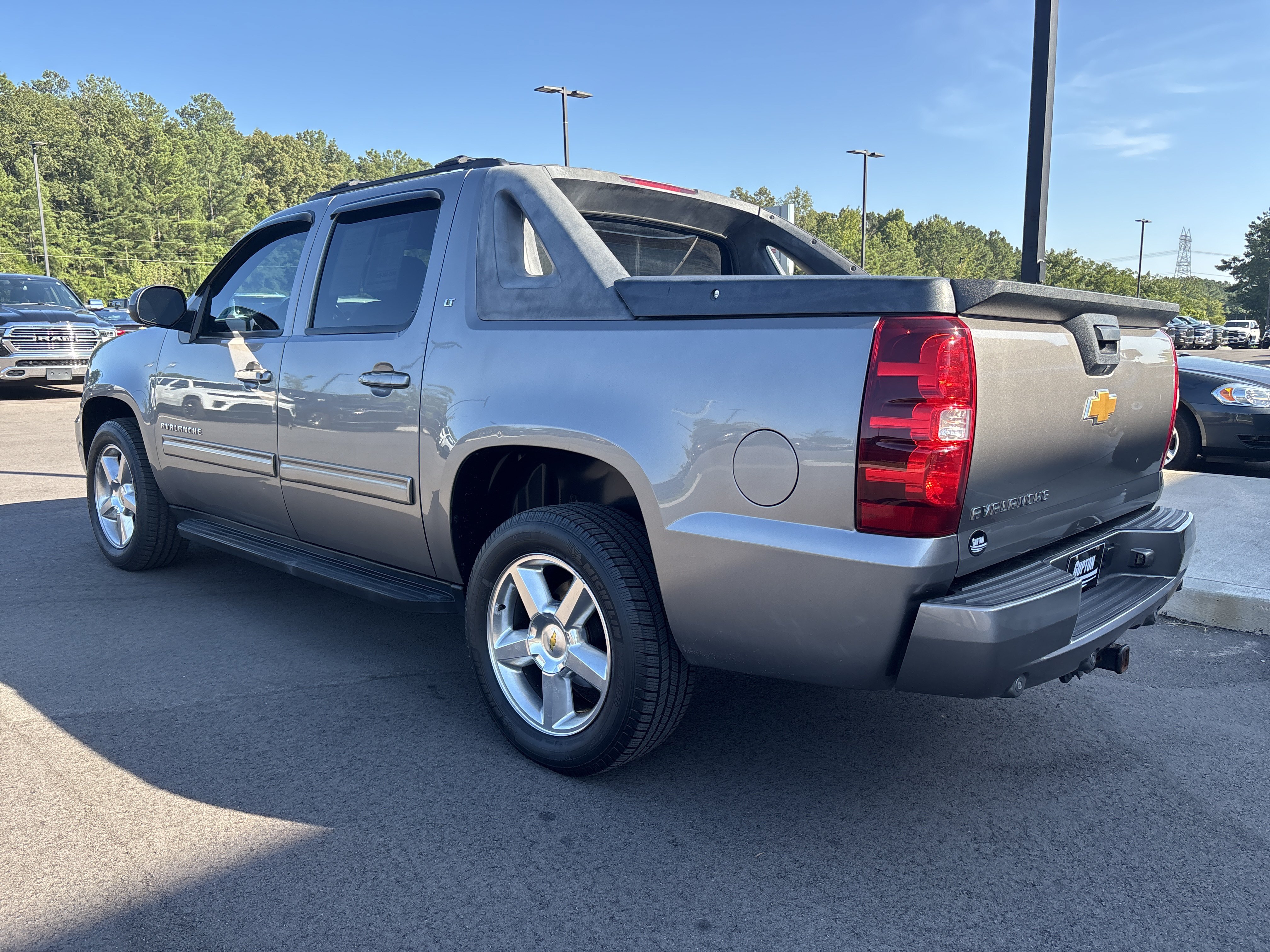 Used 2012 Chevrolet Avalanche LT RWD image 3