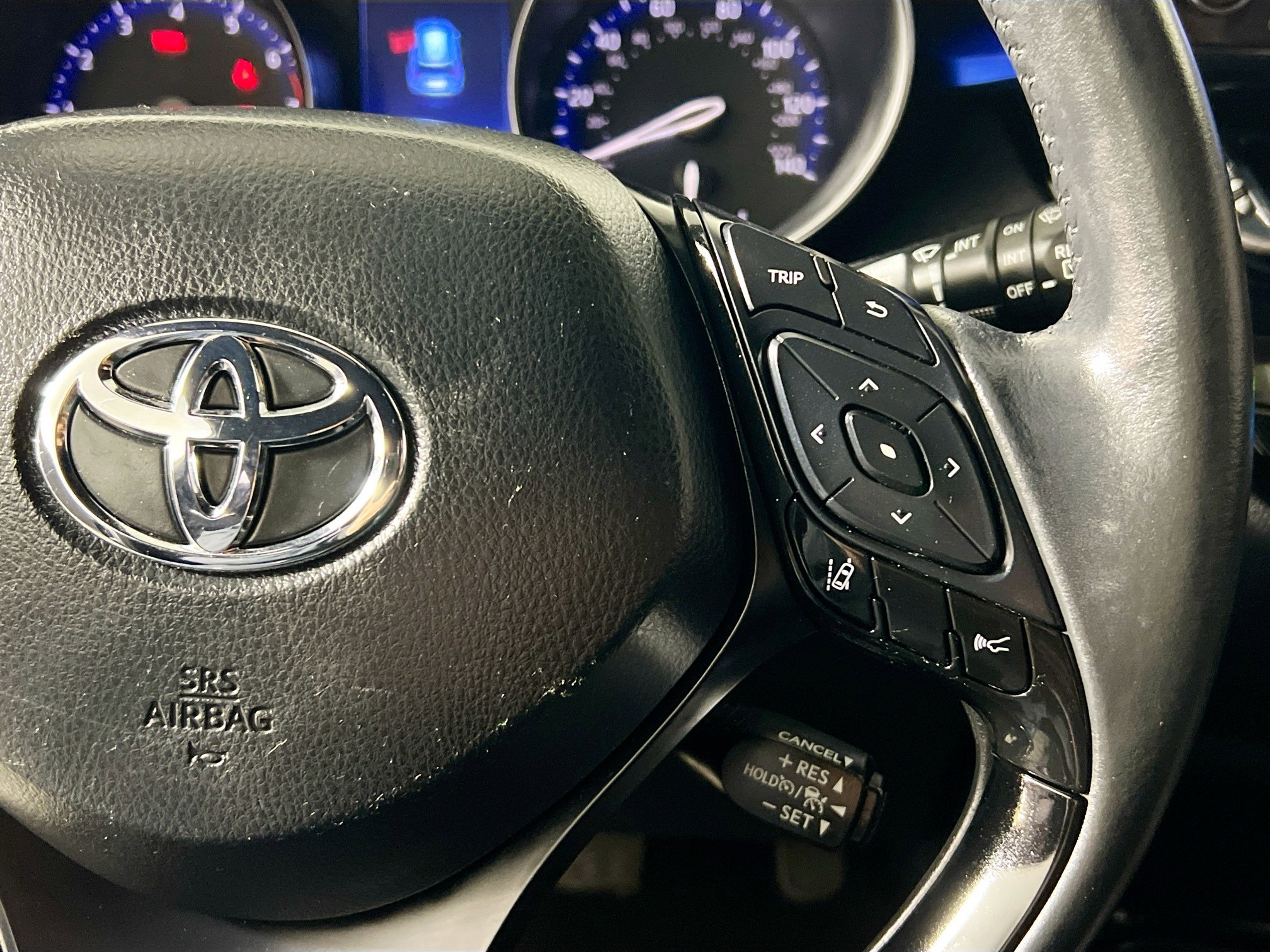 Used 2020 Toyota C-HR XLE image 18