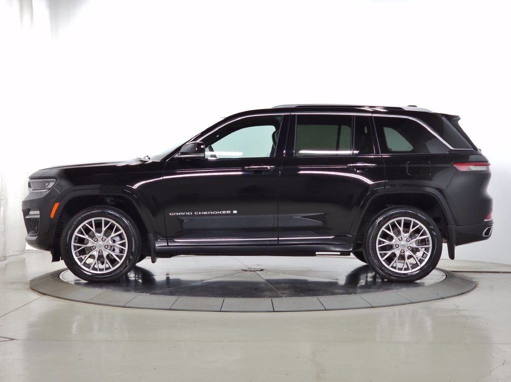 Used 2022 Jeep Grand Cherokee Summit w/ Adv Protech Group IV AWD/4WD image 2