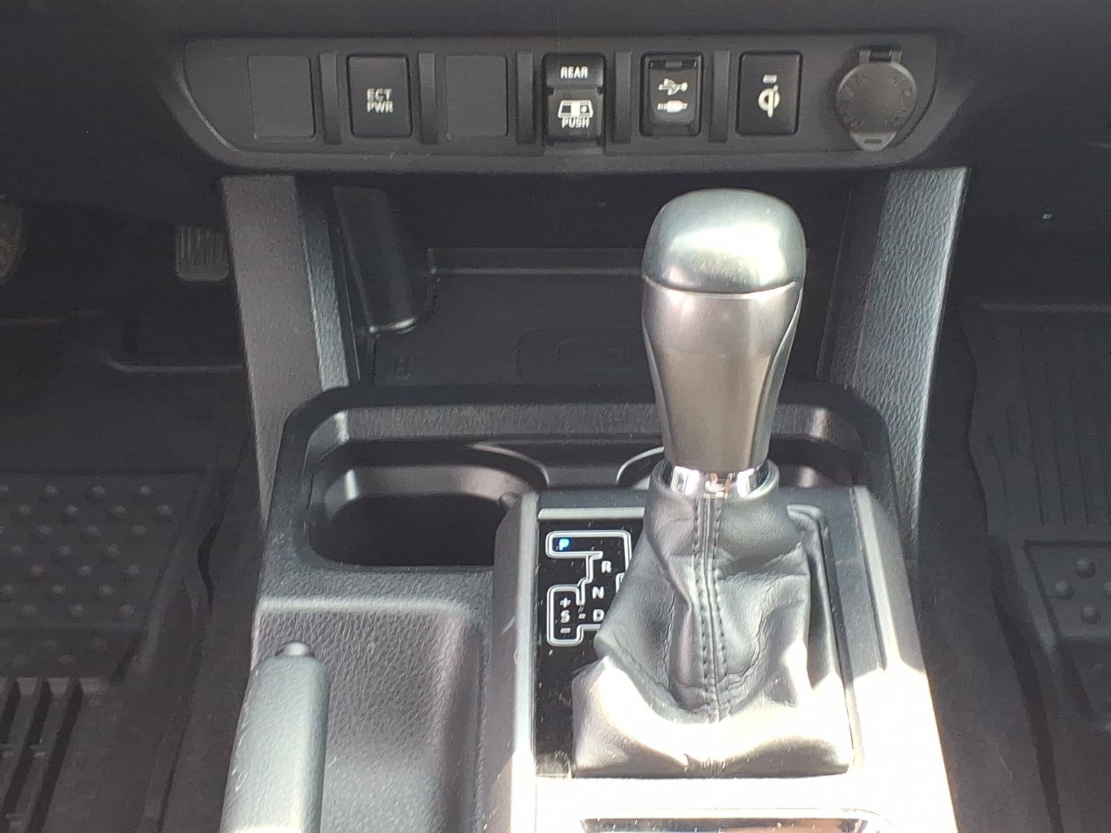 Used 2018 Toyota Tacoma TRD Sport AWD/4WD image 22