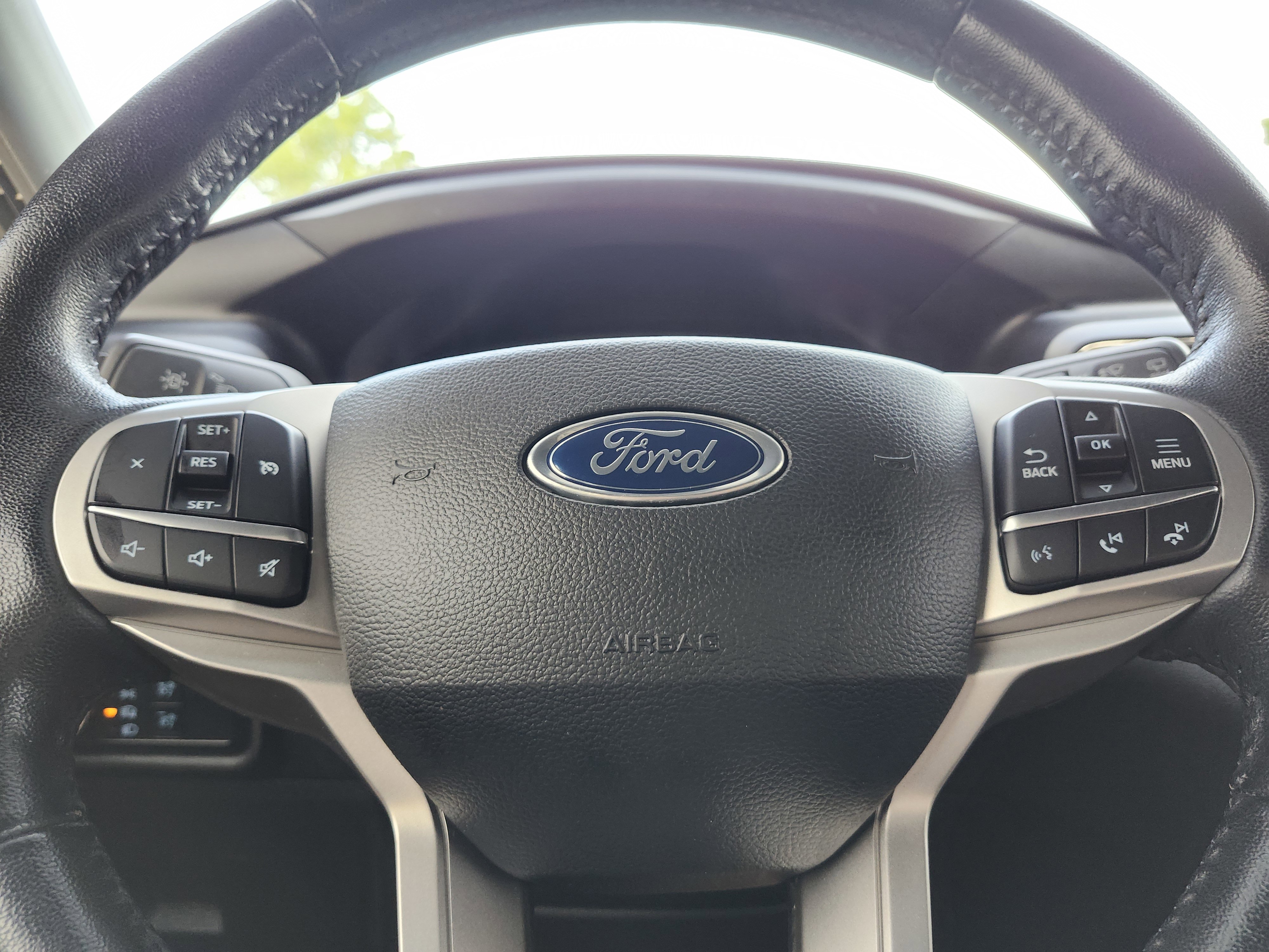 Used 2024 Ford Explorer XLT w/ Equipment Group 202A RWD image 27