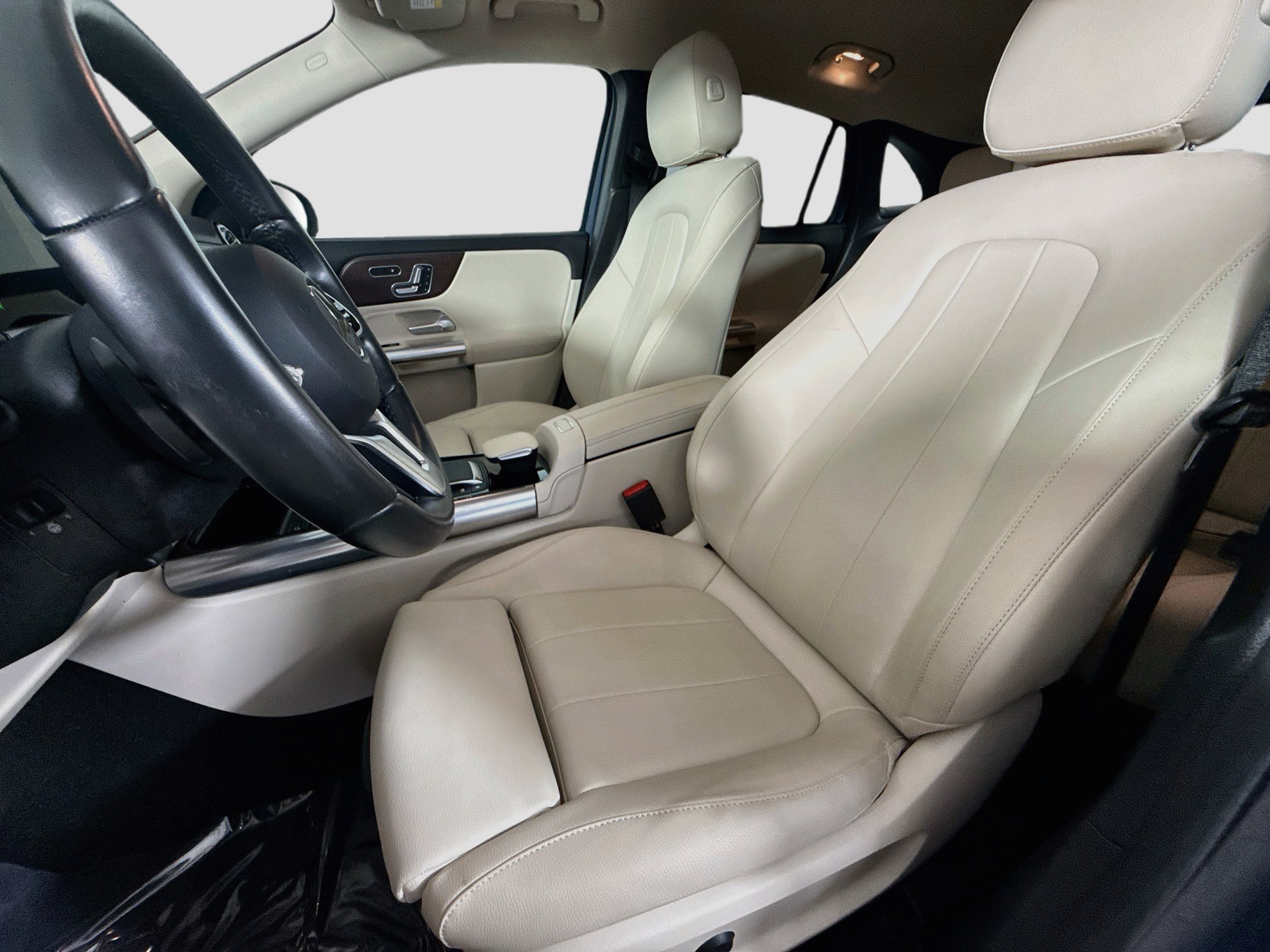 Used 2023 Mercedes-Benz GLA 250 4MATIC w/ Premium Package image 22