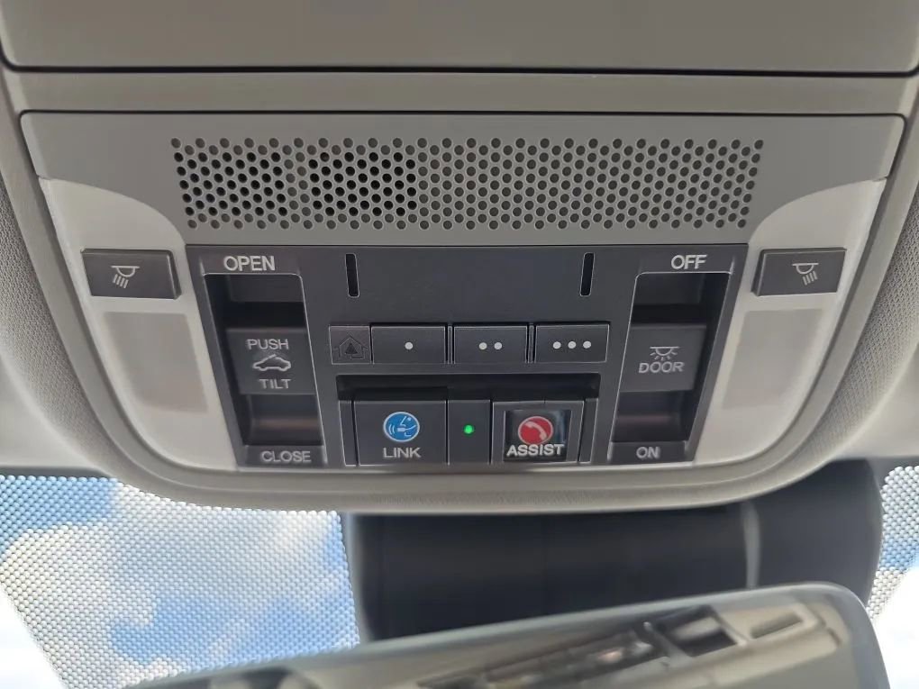 Used 2017 Acura TLX w/ Technology Package FWD image 43