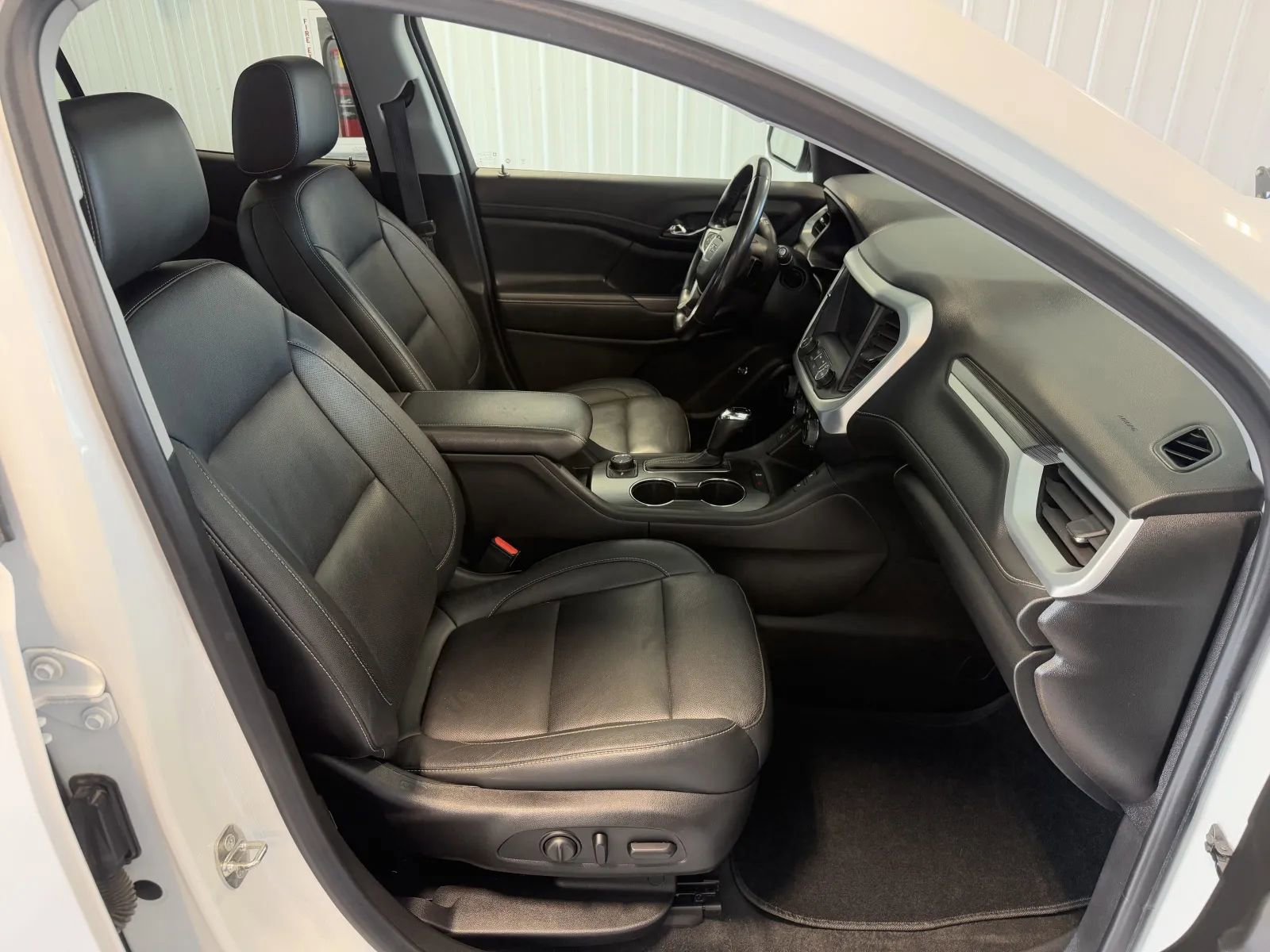 Used 2019 GMC Acadia SLT w/ Black Edition AWD/4WD image 29
