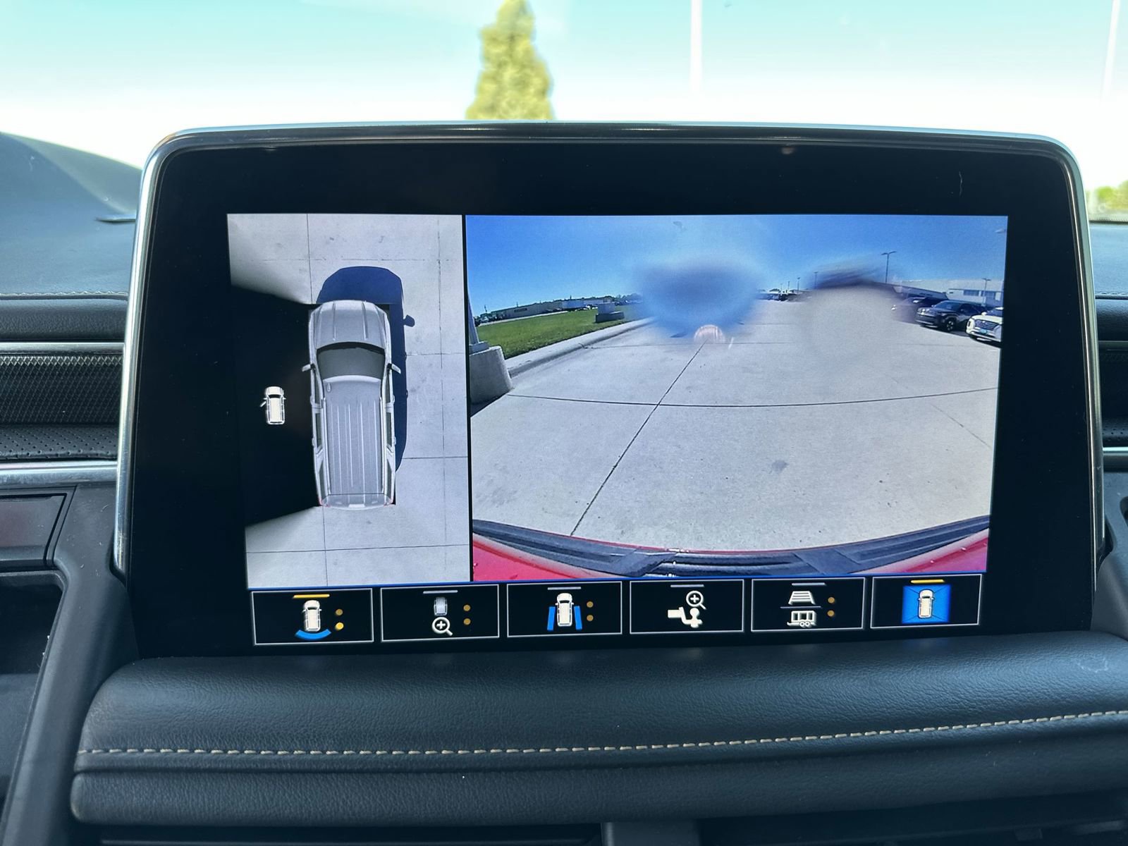 Used 2021 GMC Yukon AT4 w/ AT4 Premium Package AWD/4WD image 15