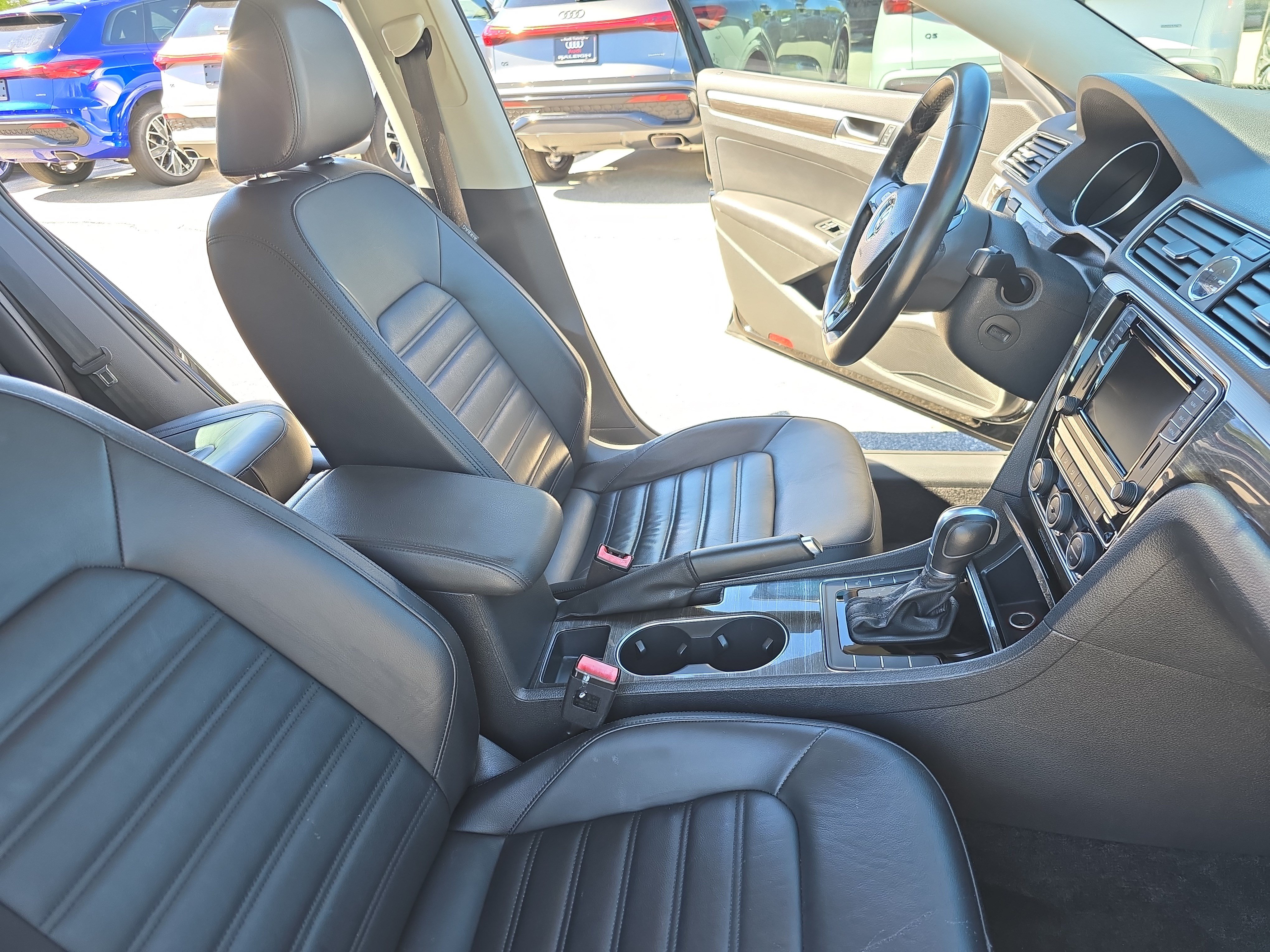 Used 2016 Volkswagen Passat 1.8T SEL Premium FWD image 10