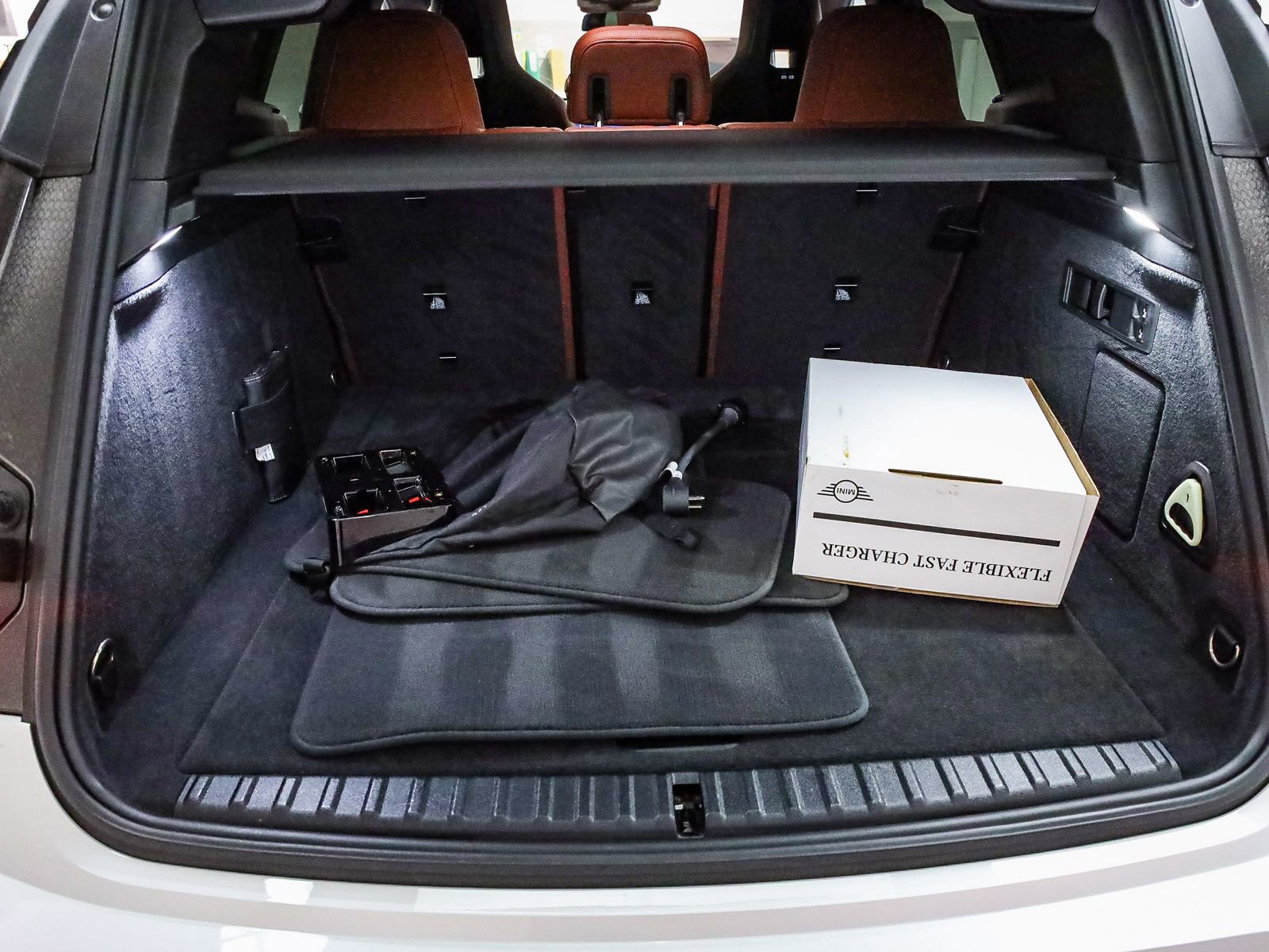 Used 2023 BMW iX xDrive50 w/ Sport Package image 27