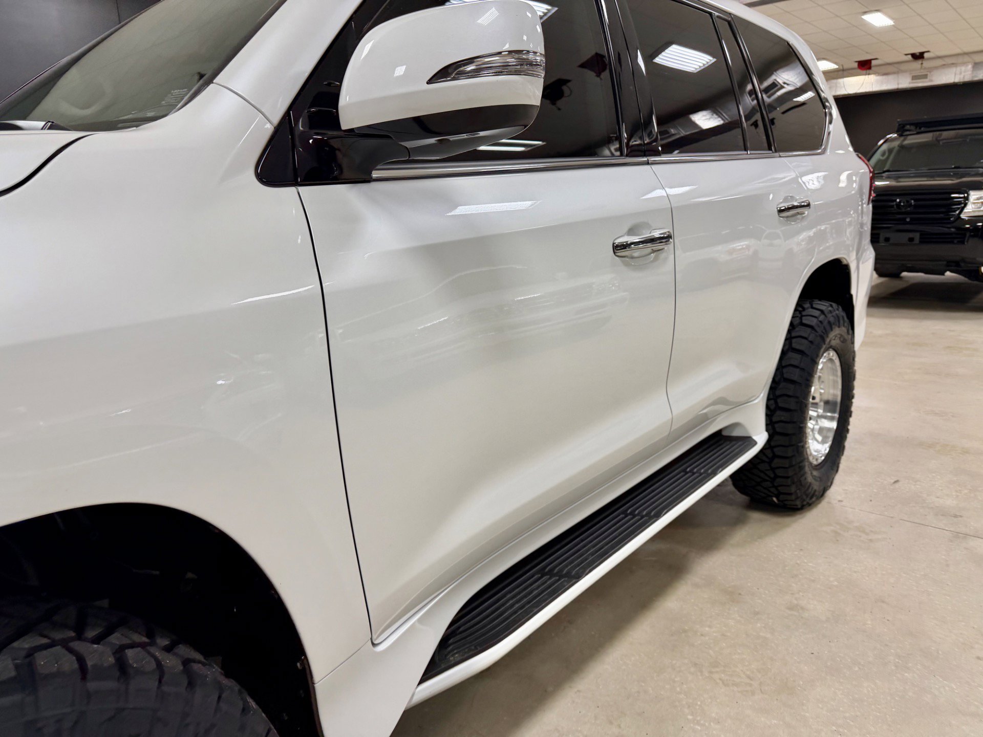 Used 2016 Lexus LX 570 w/ Luxury Package image 14