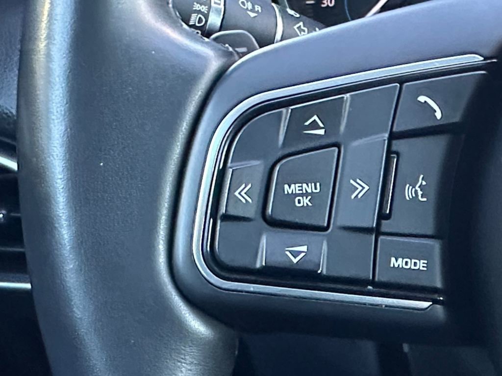 Used 2018 Jaguar XE Premium image 21