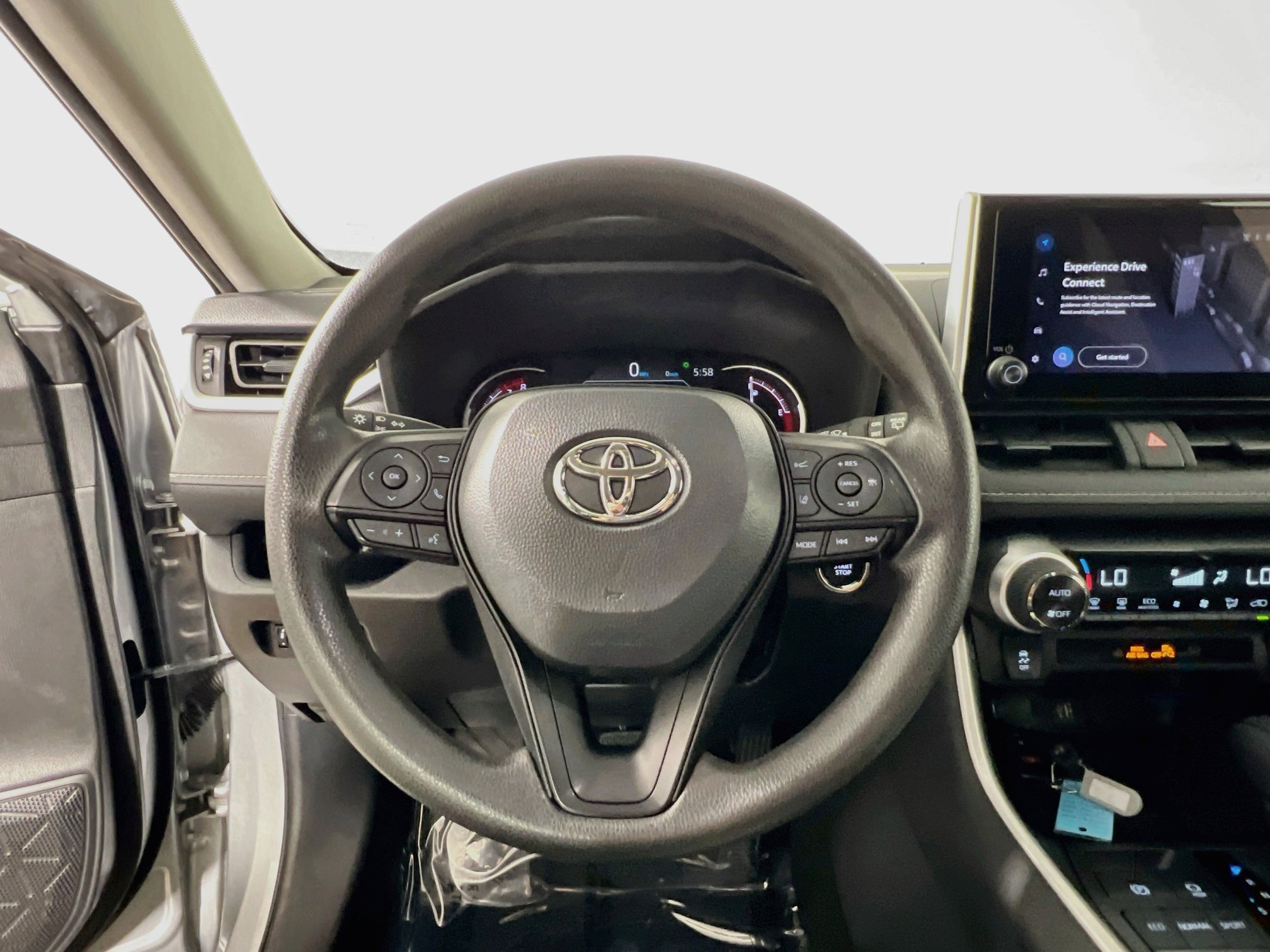Used 2025 Toyota RAV4 XLE FWD image 18