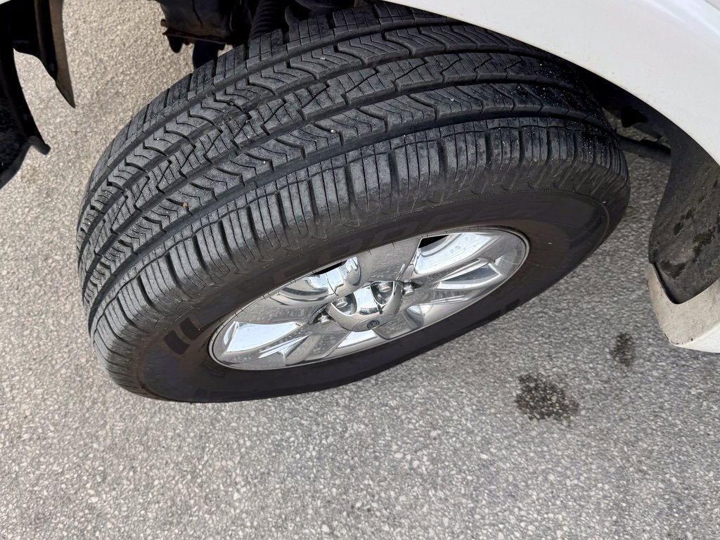 Used 2014 Ford F150 Lariat w/ Lariat Chrome Package image 25