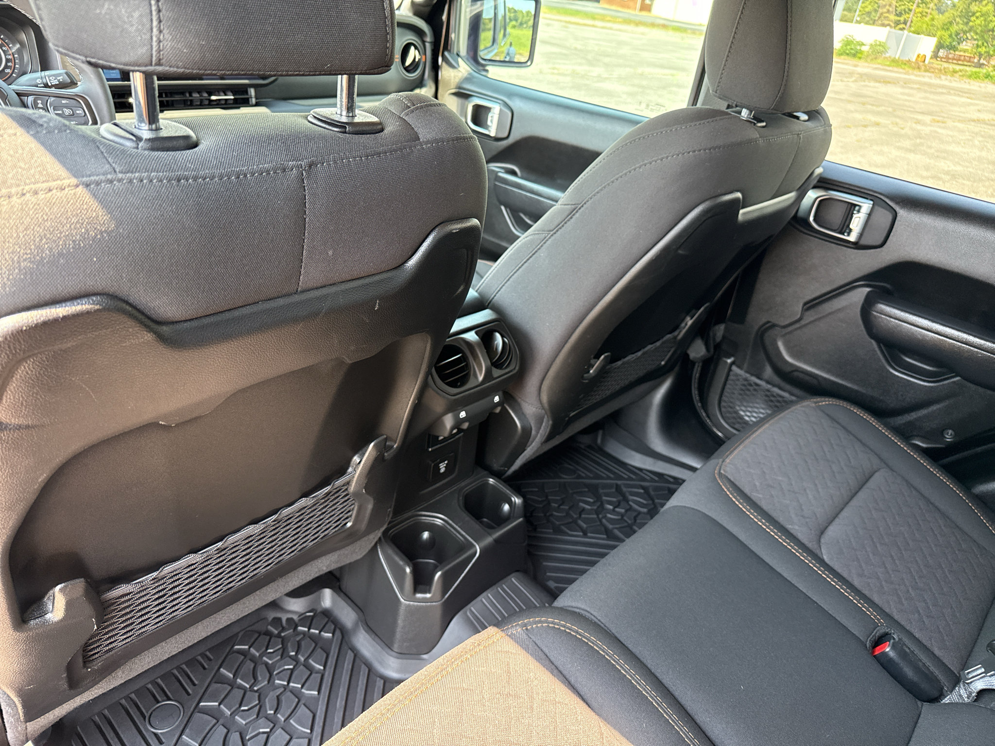 Used 2025 Jeep Gladiator Mojave AWD/4WD image 16
