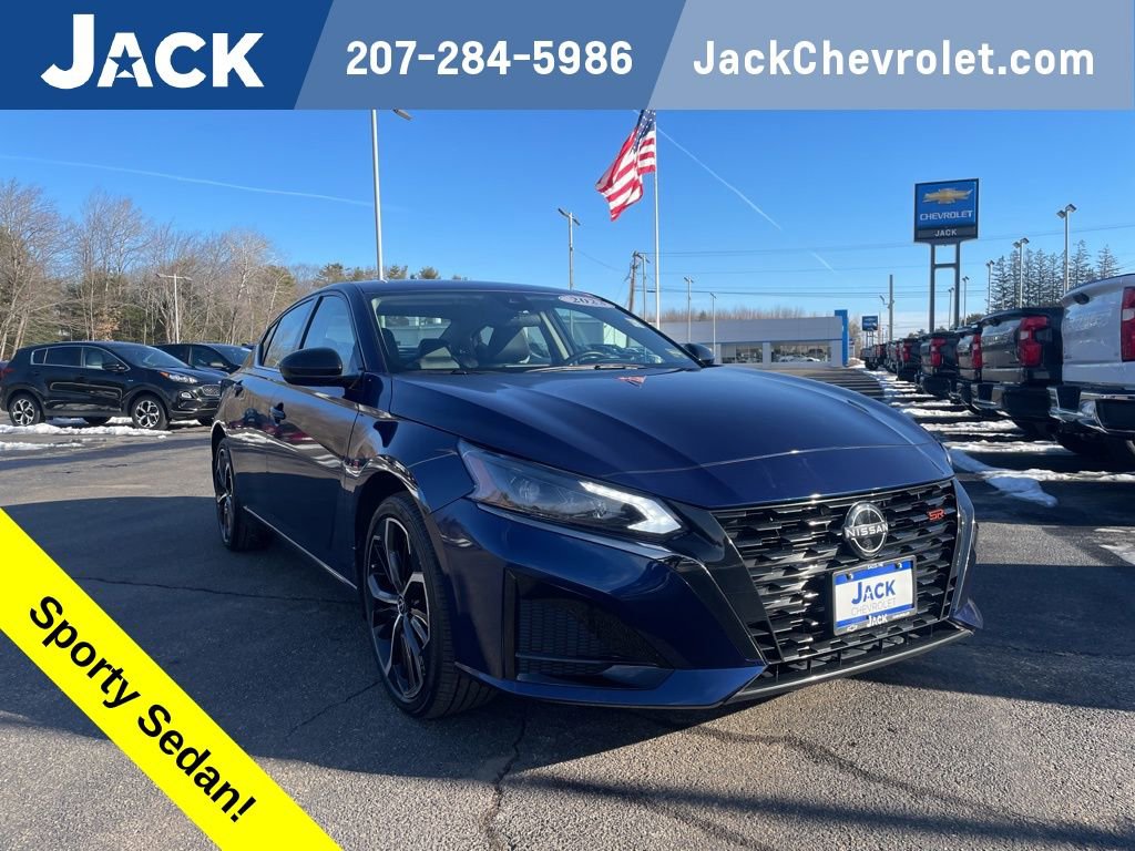 Used 2023 Nissan Altima 2.5 SR image 1