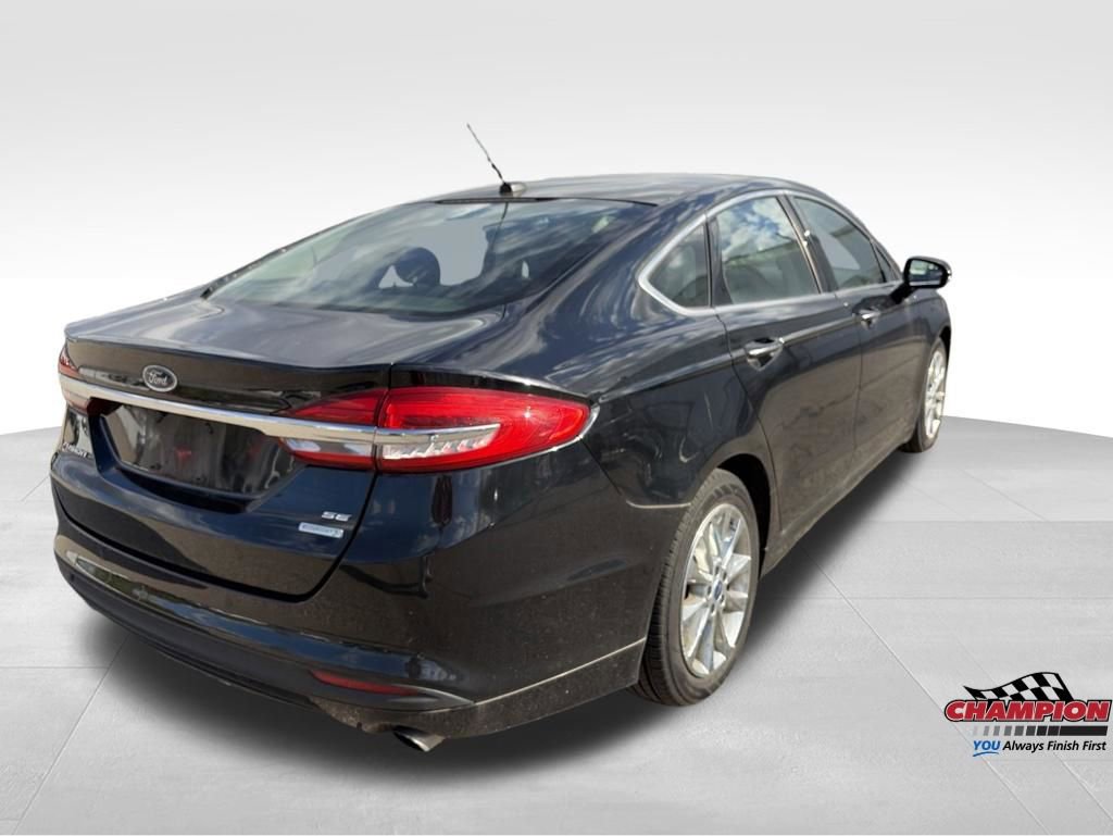Used 2017 Ford Fusion SE w/ Fusion SE Technology Package FWD image 5
