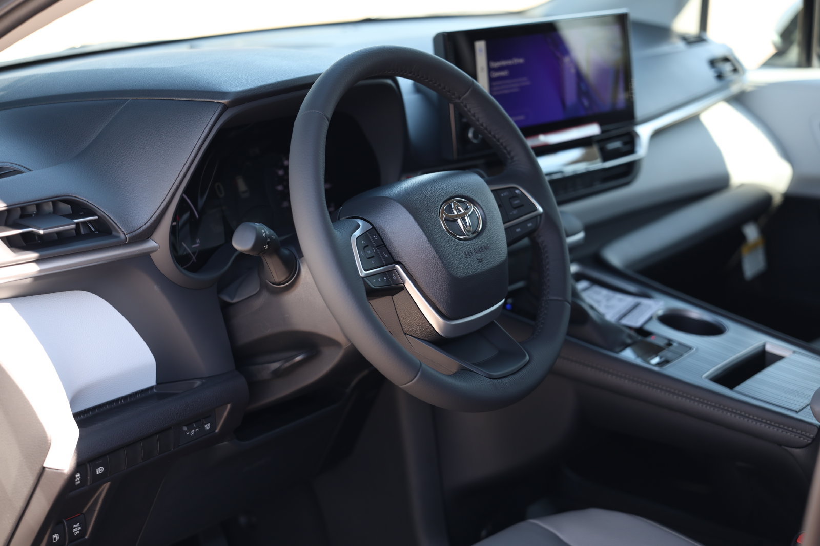 New 2026 Toyota Sienna XLE FWD image 14