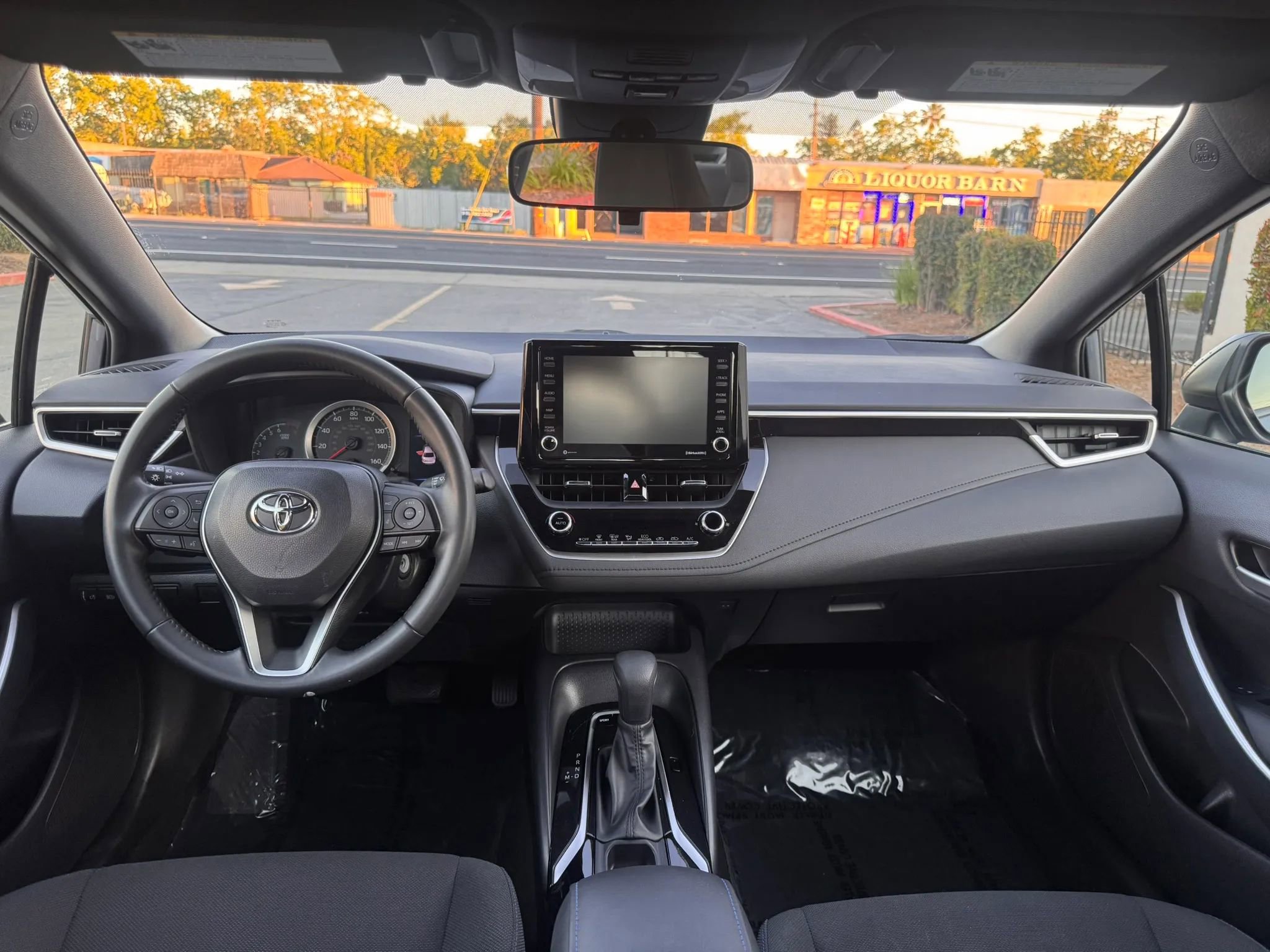 Used 2022 Toyota Corolla SE w/ Carpet Mat Package (TMS) FWD image 19