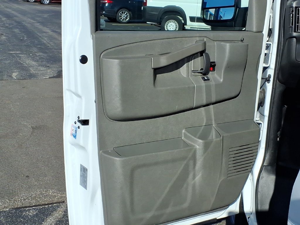 Used 2025 GMC Savana 2500 w/ Driver Convenience Package RWD image 6