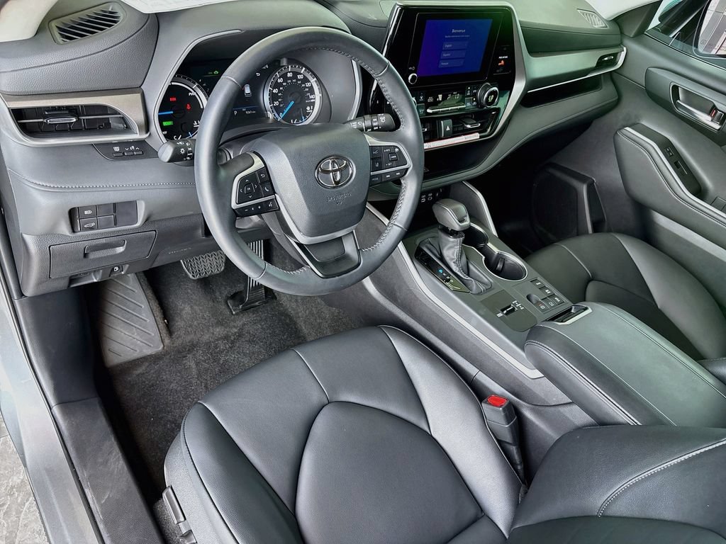 Certified 2026 Toyota Highlander XLE AWD/4WD image 9