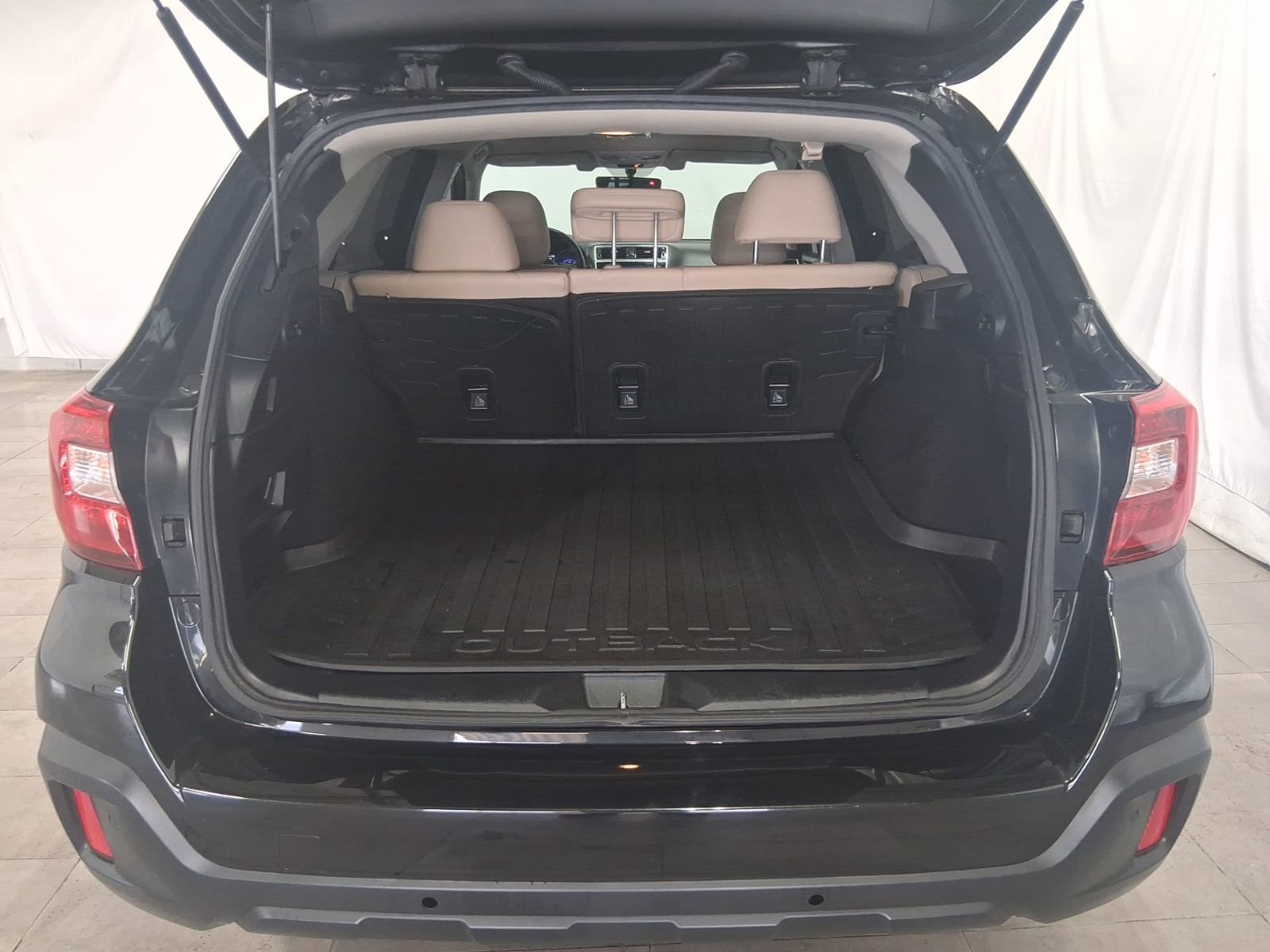 Used 2019 Subaru Outback 3.6R Limited w/ Popular Package #2 image 29