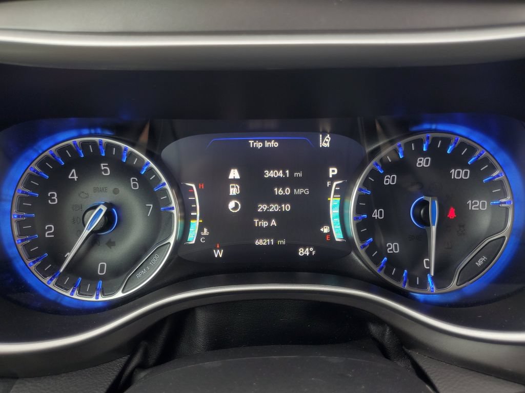 Used 2023 Chrysler Pacifica Touring-L FWD image 13