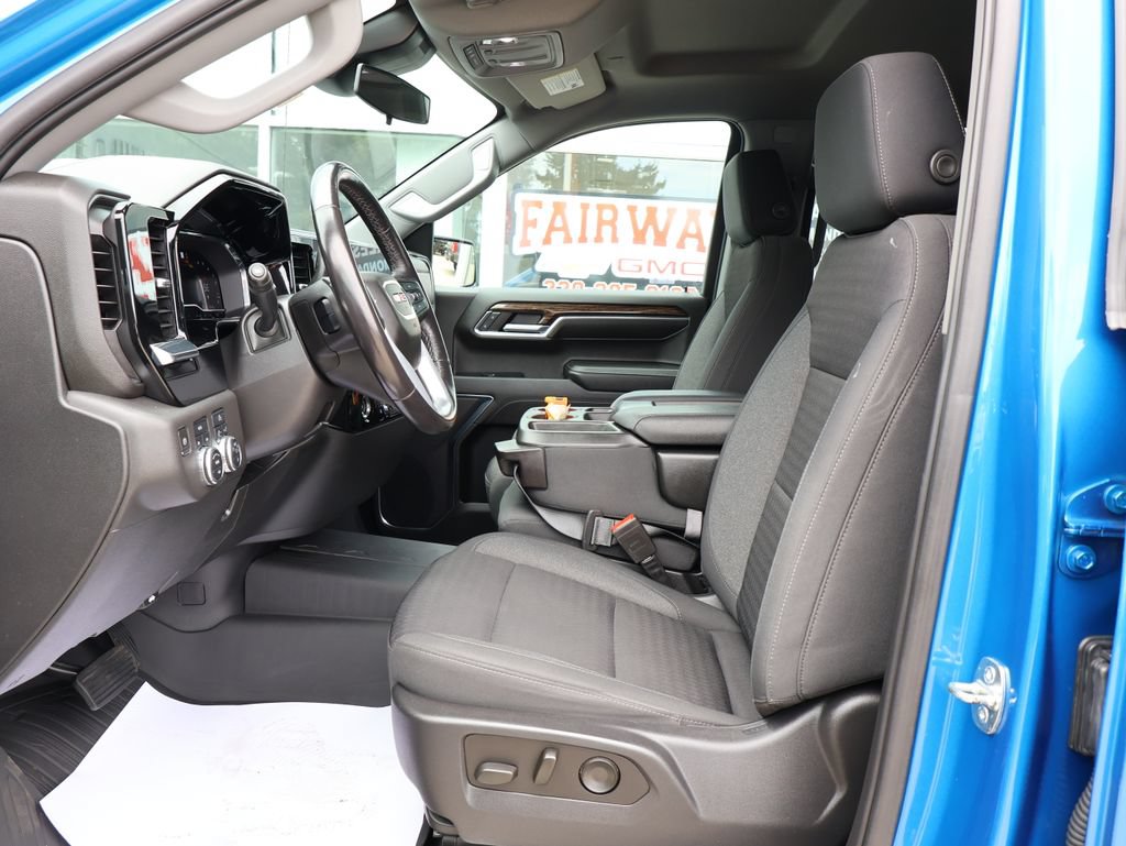 Certified 2022 GMC Sierra 1500 Elevation w/ LPO, Elevation Black Package AWD/4WD image 15