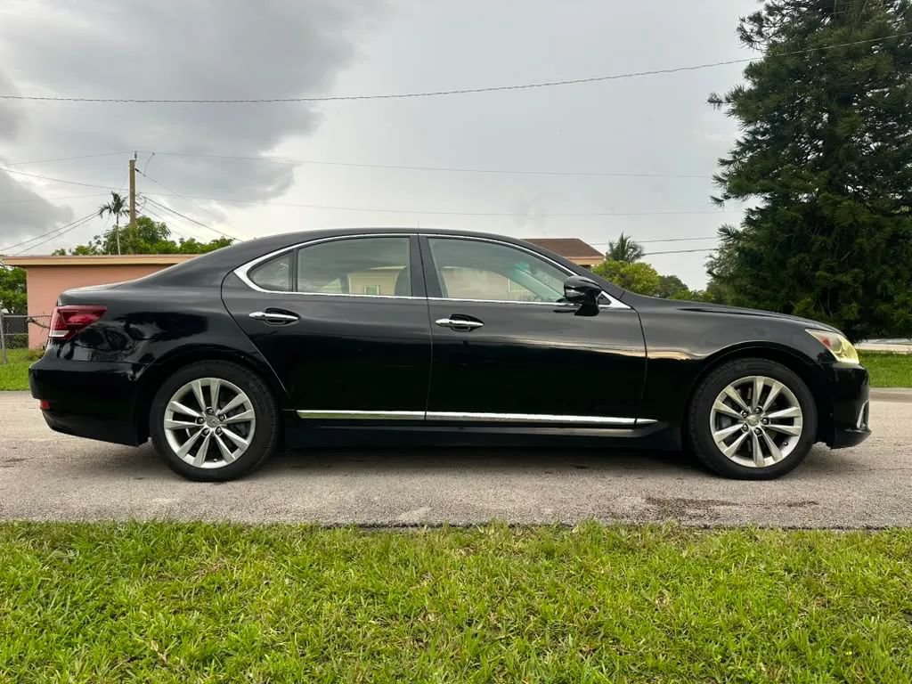 Used 2016 Lexus LS 460 AWD w/ Comfort Package image 3