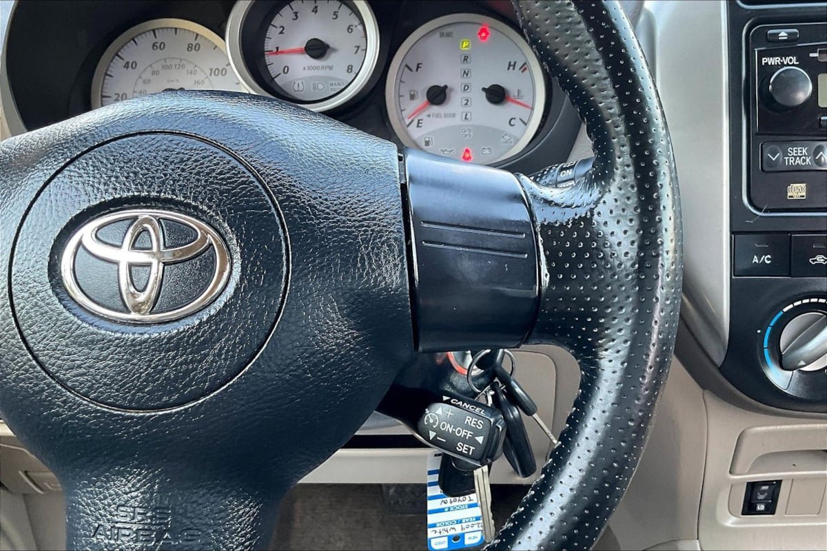 Used 2004 Toyota RAV4 4WD image 12